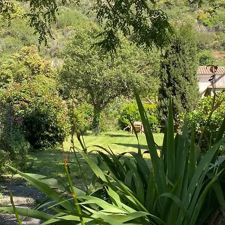 3 Star 3 Bed Air Conditioned Quertineux 100m To Historic 4 Cathar Chateaux Access To A Very Pretty Riverside Garden!! Lägenhet