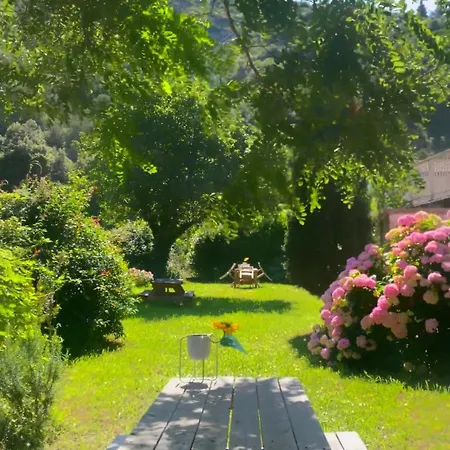 3 Star 3 Bed Air Conditioned Quertineux 100m To Historic 4 Cathar Chateaux Access To A Very Pretty Riverside Garden!! Lägenhet